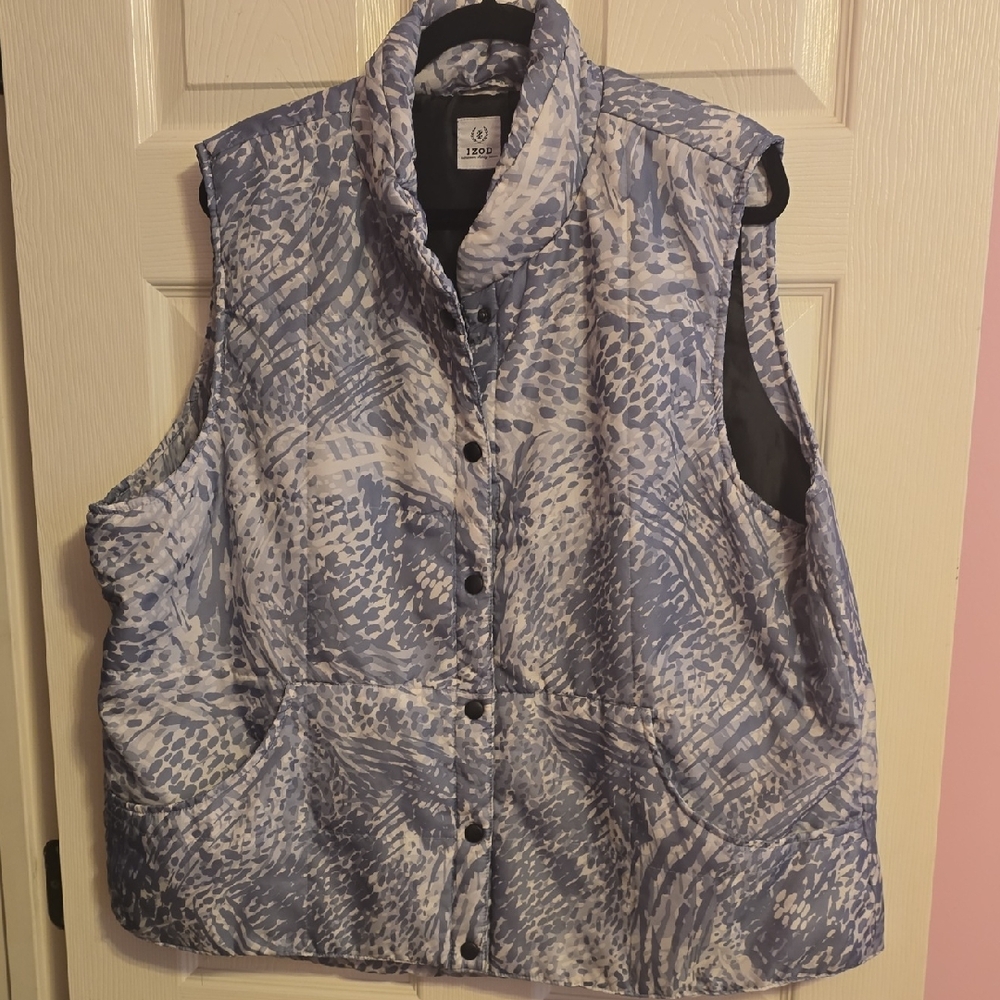 Izod Black and White‎ Vest